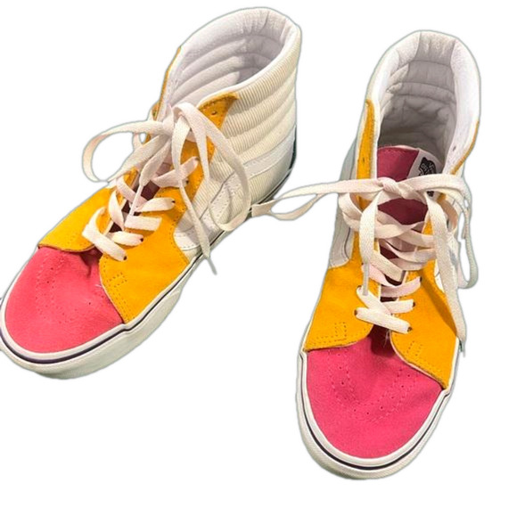 VANS - Picture 1 of 4